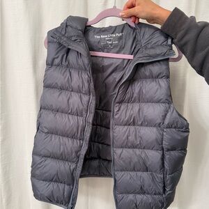 TNA The New Little Puff Vest in Charcoal